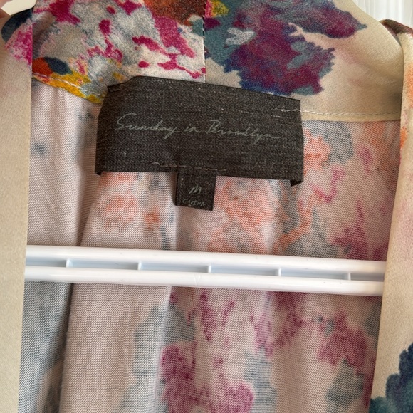 Anthropologie - Sleeveless Blouse - Size M - Picture 3 of 4